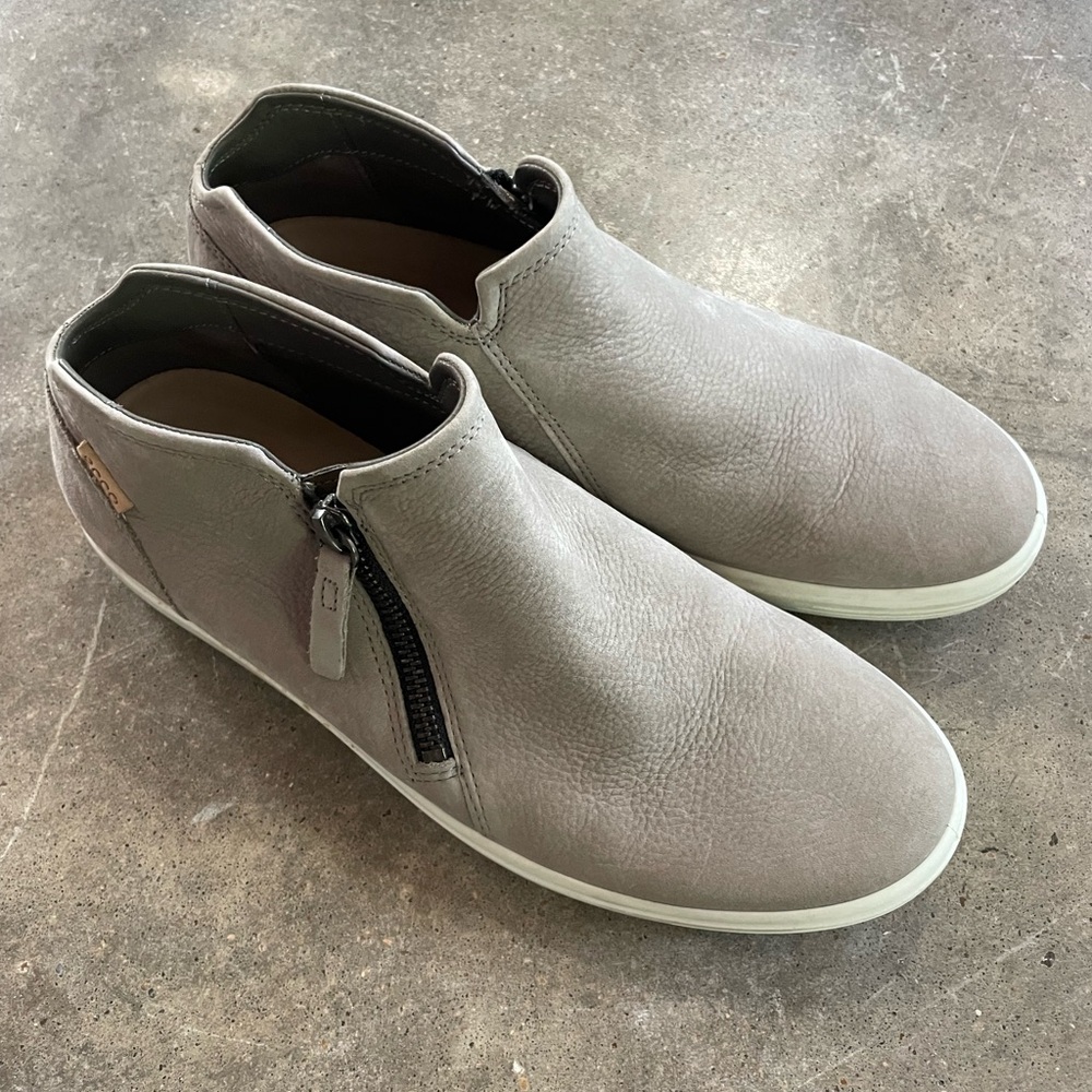 Women’s ECCO low cut zip bootie soft nubuck warm gray/powder - EU40/US 9